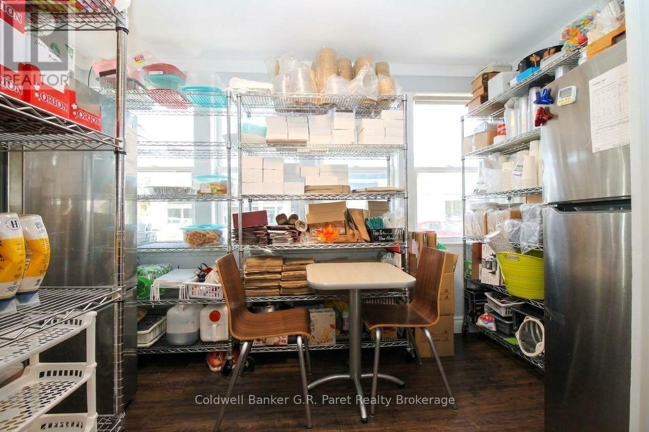39 Norfolk Street N Property Photo 14