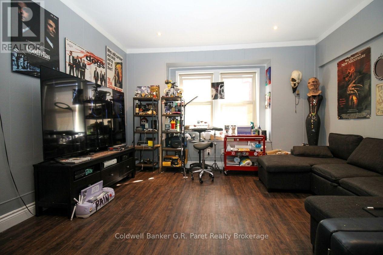39 Norfolk Street N Property Photo 16
