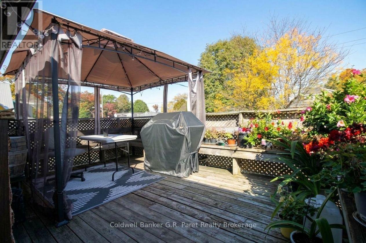 39 Norfolk Street N Property Photo 17