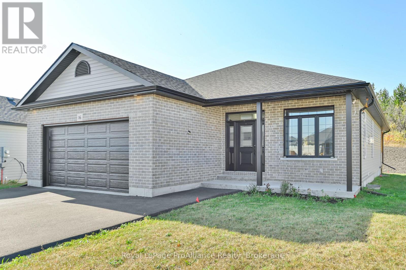 16 Lehtinen Crescent Property Photo 1