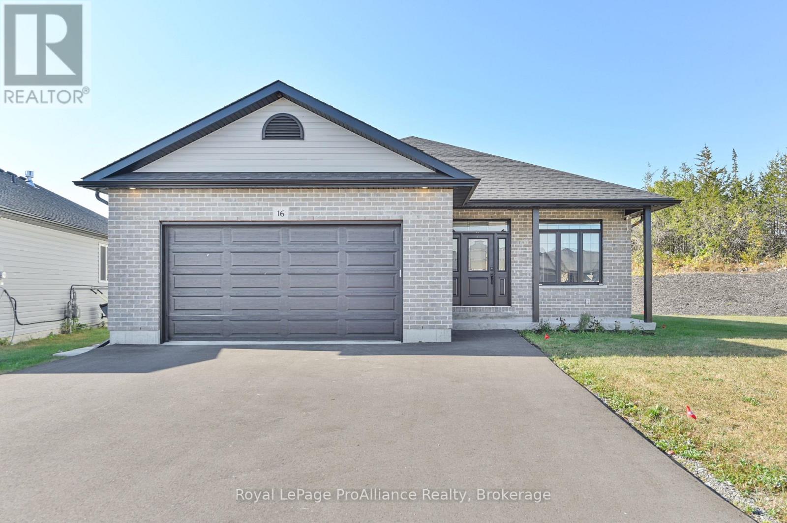 16 Lehtinen Crescent Property Photo 2