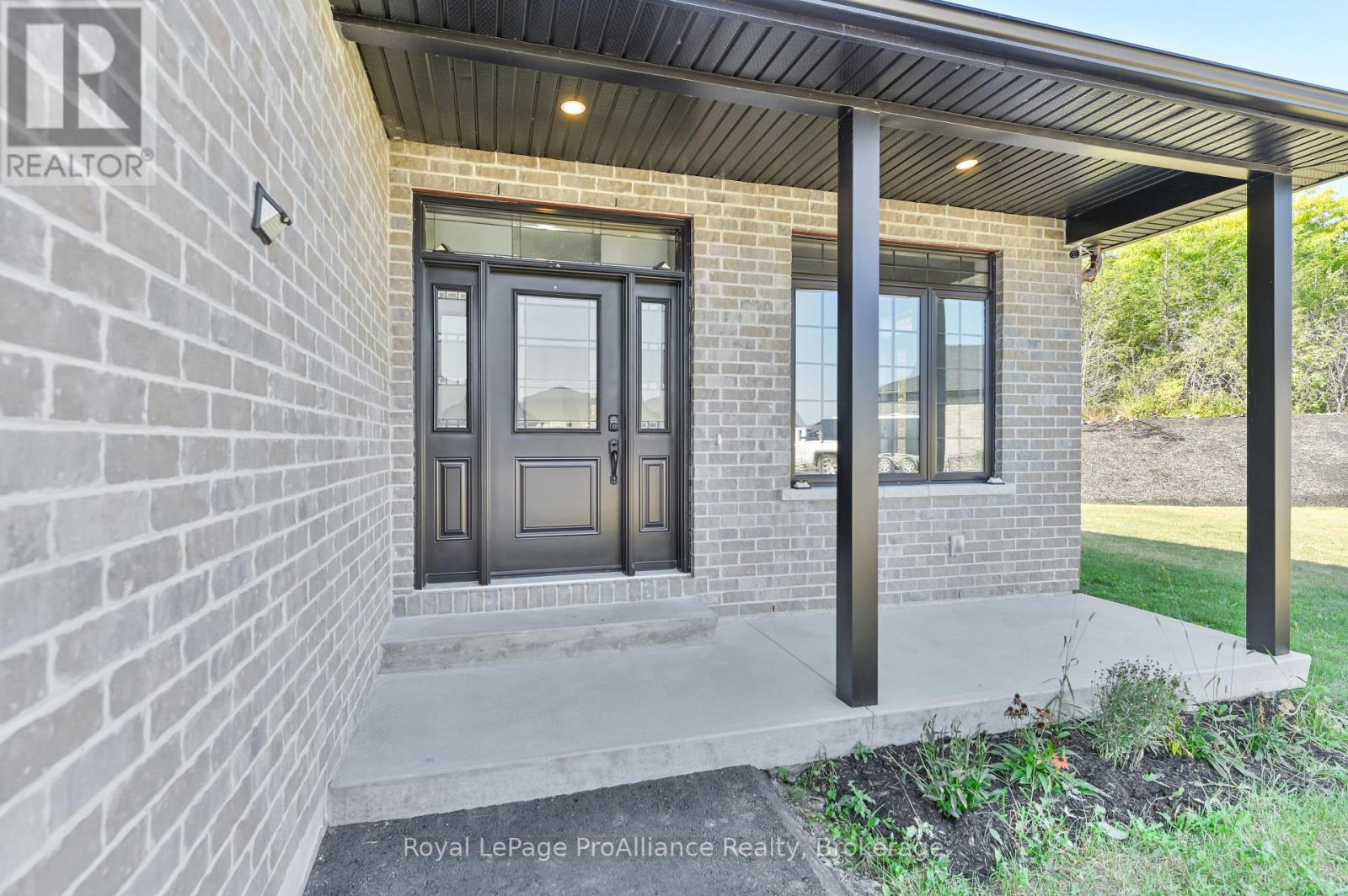 16 Lehtinen Crescent Property Photo 3