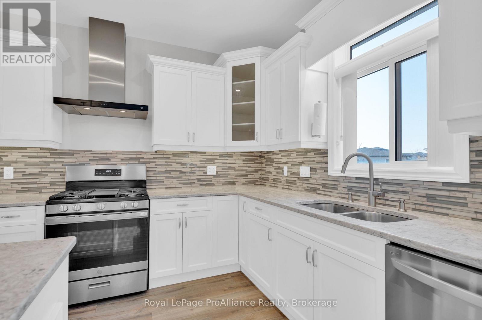 16 Lehtinen Crescent Property Photo 10