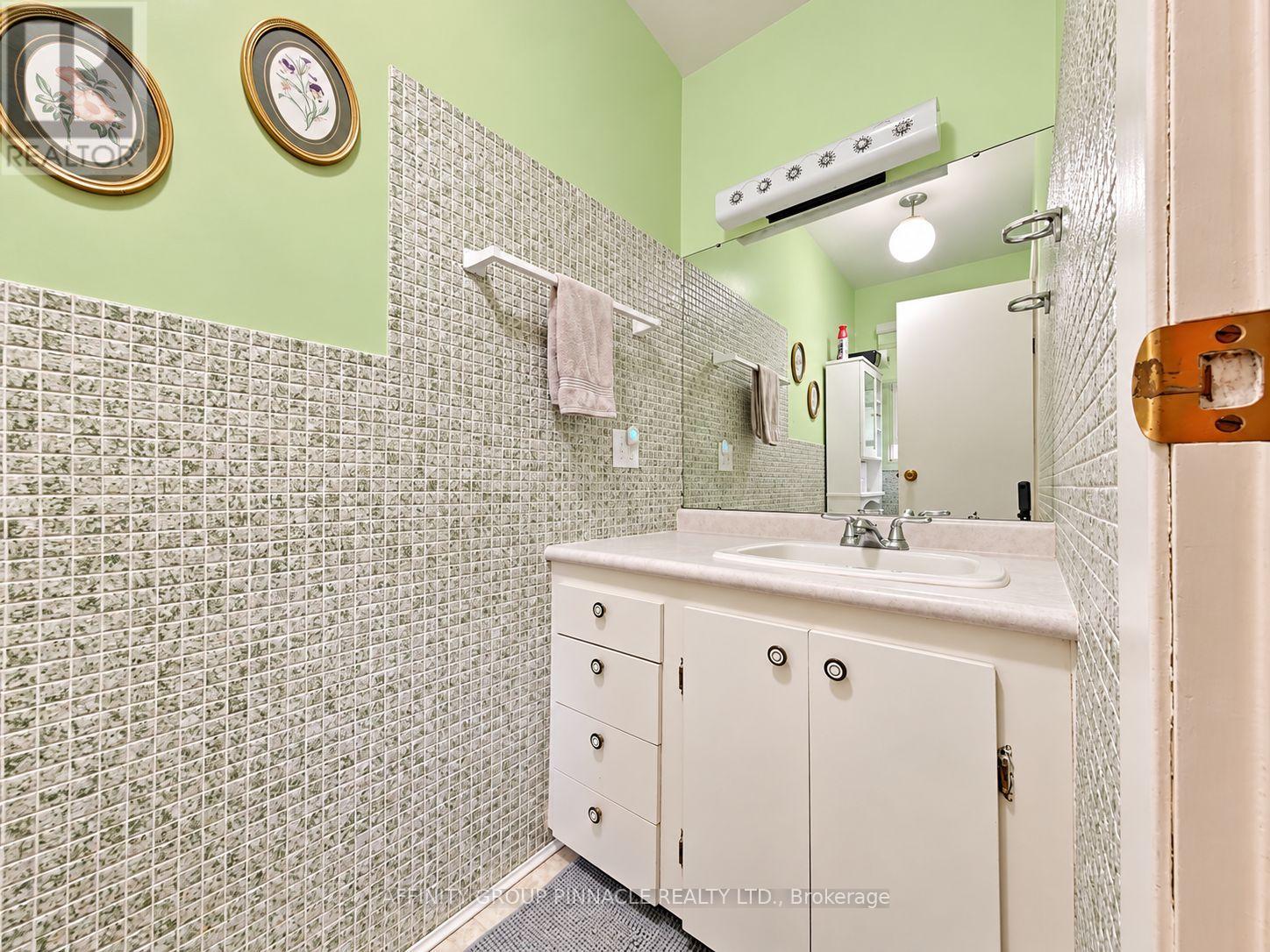 30 Cove Road Property Photo 19