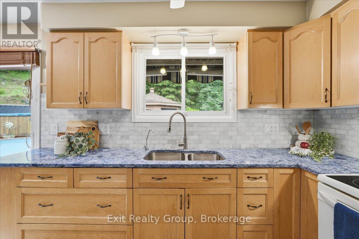 427 Townsend Road Property Photo 8
