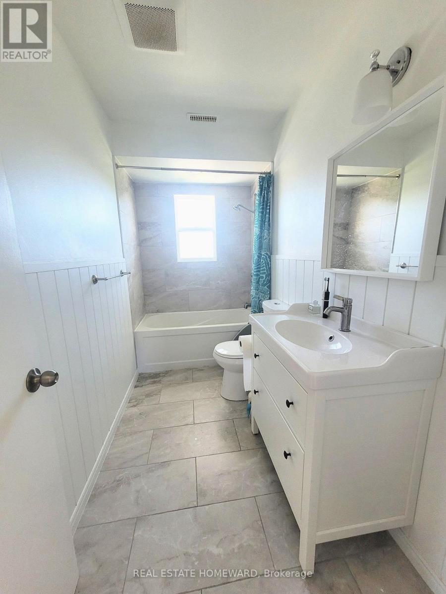 228 East 25th Street Property Photo 7