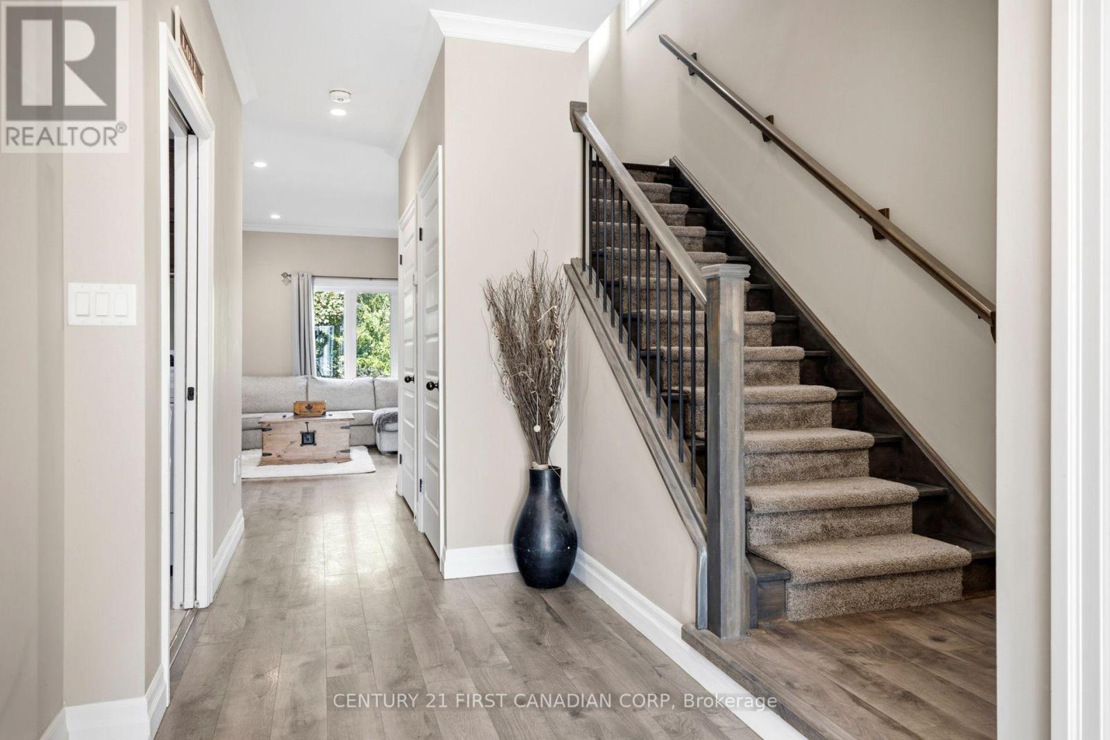 279 Oak Street Property Photo 6