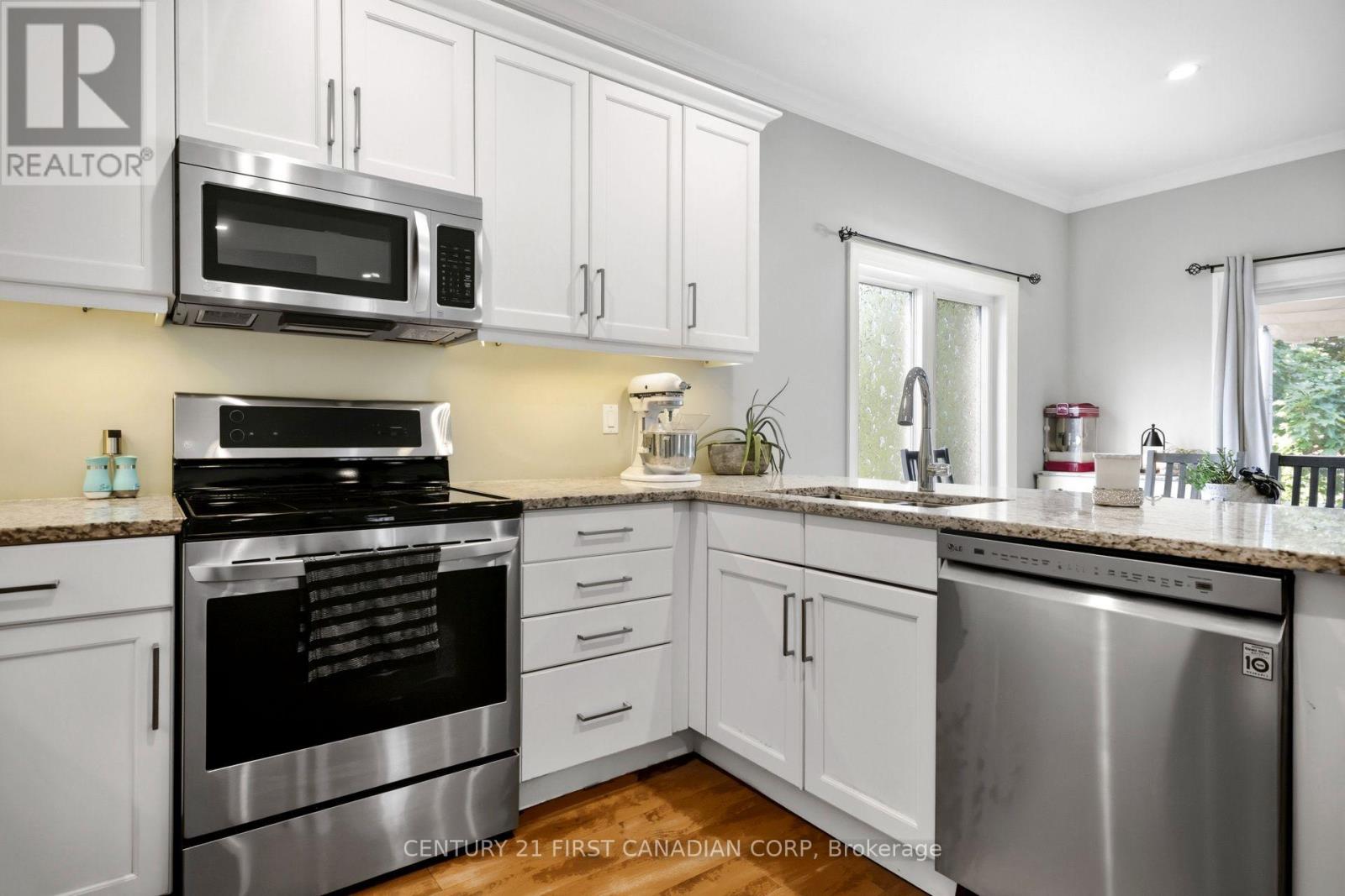 279 Oak Street Property Photo 12