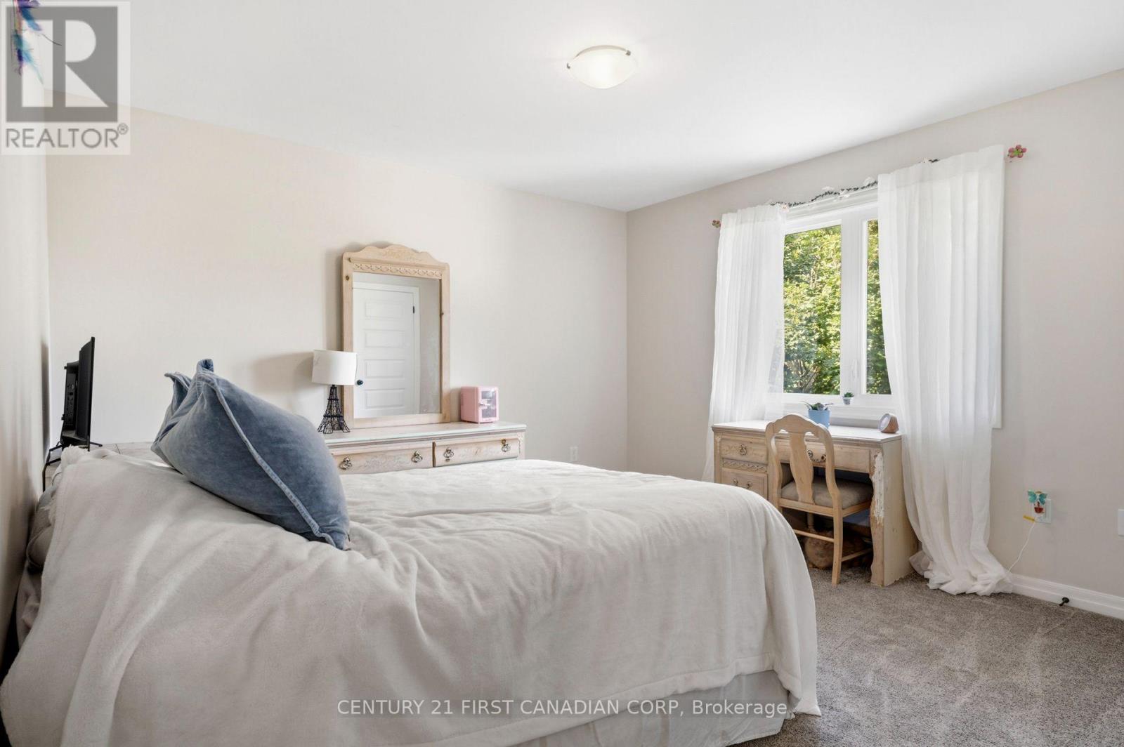 279 Oak Street Property Photo 20