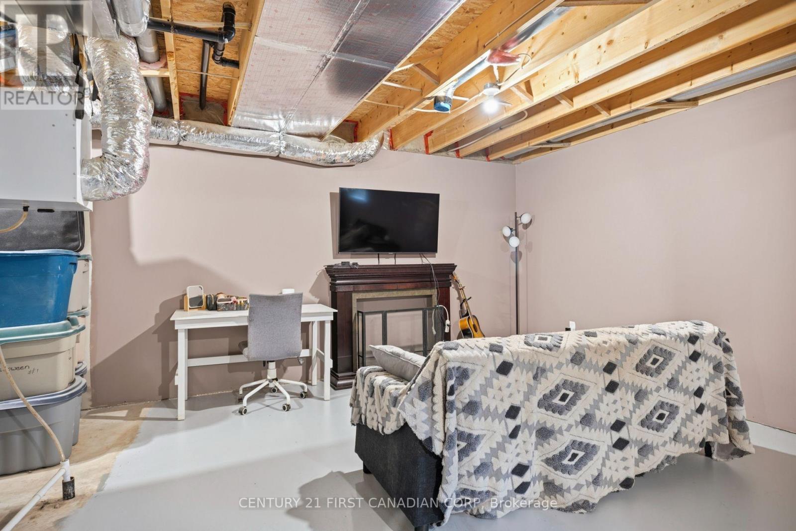 279 Oak Street Property Photo 27