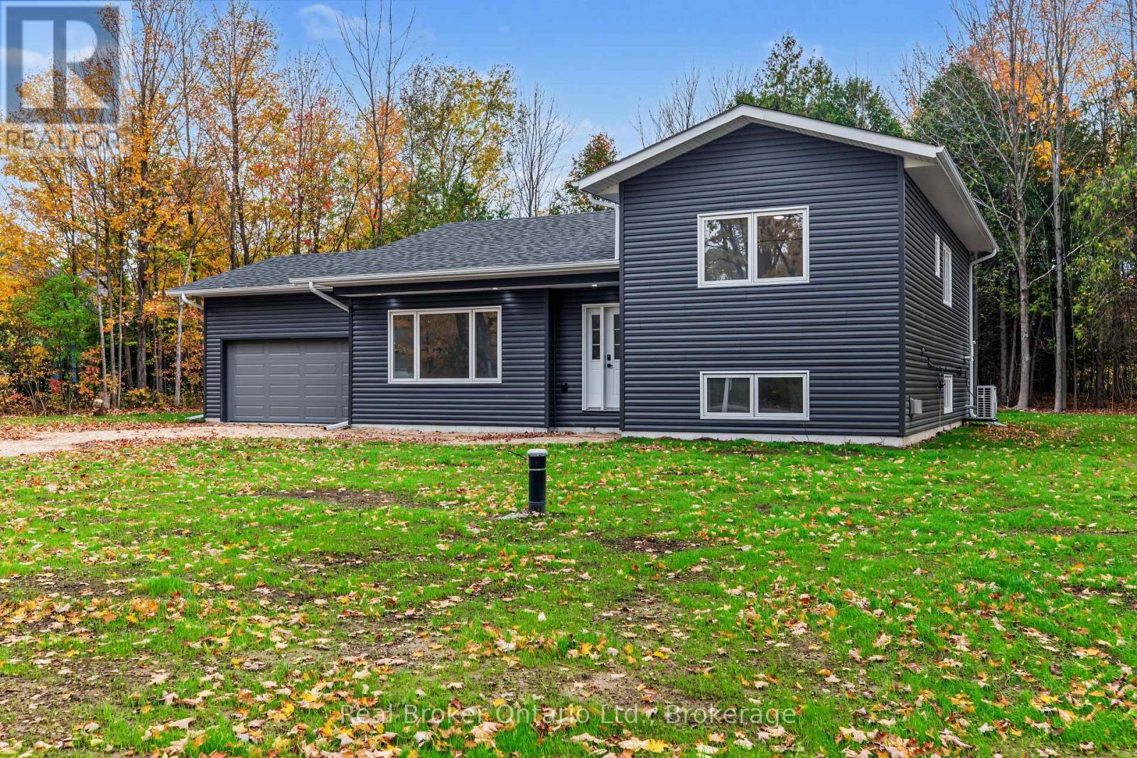 155 CANROBERT STREET Property Photo 1