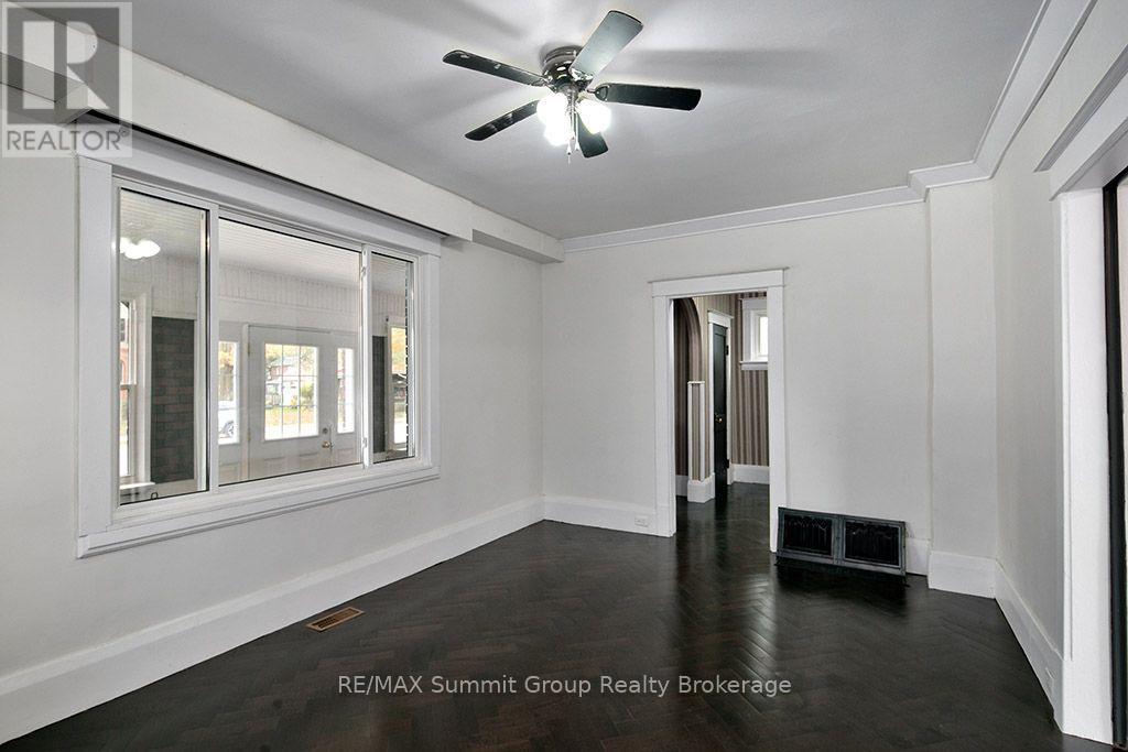 151 Main Street E Property Photo 6