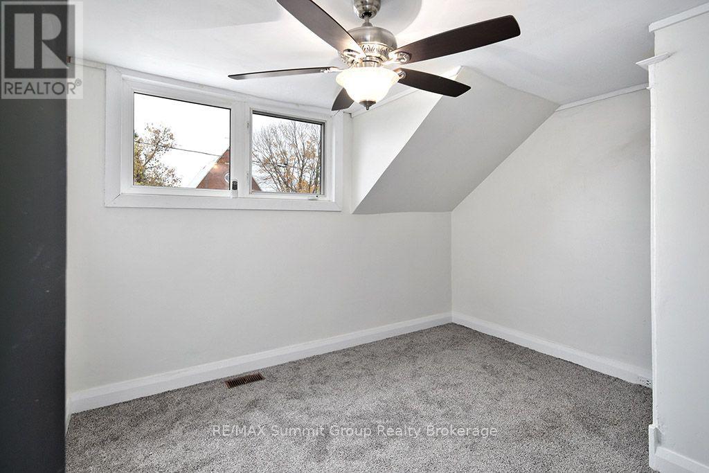 151 Main Street E Property Photo 16