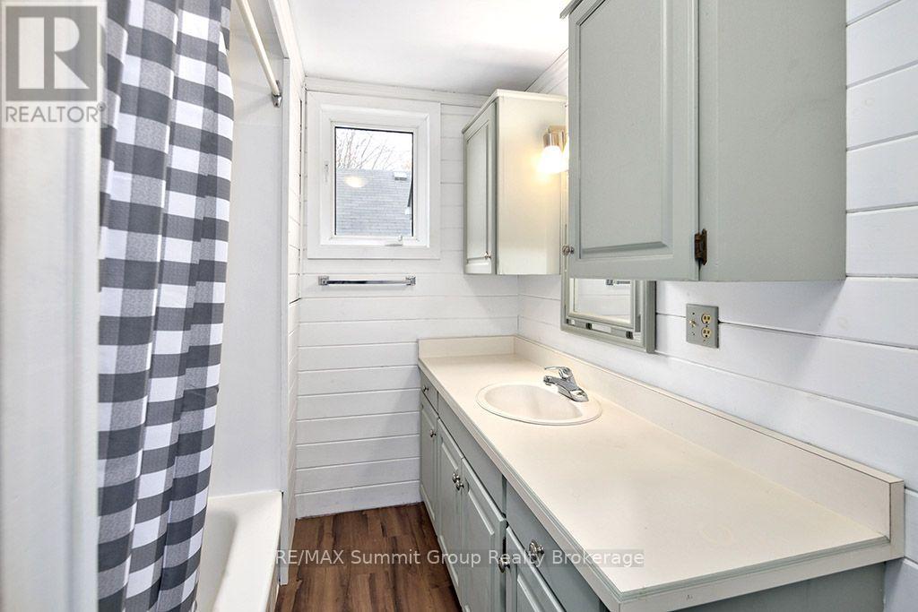 151 Main Street E Property Photo 18