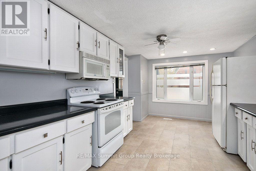 151 Main Street E Property Photo 29