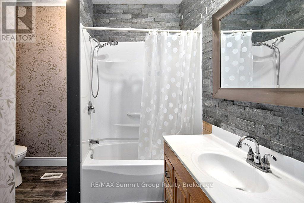151 Main Street E Property Photo 36