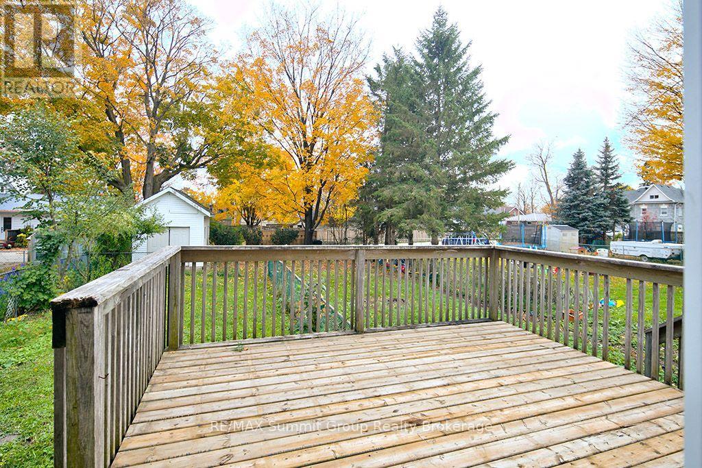 151 Main Street E Property Photo 37