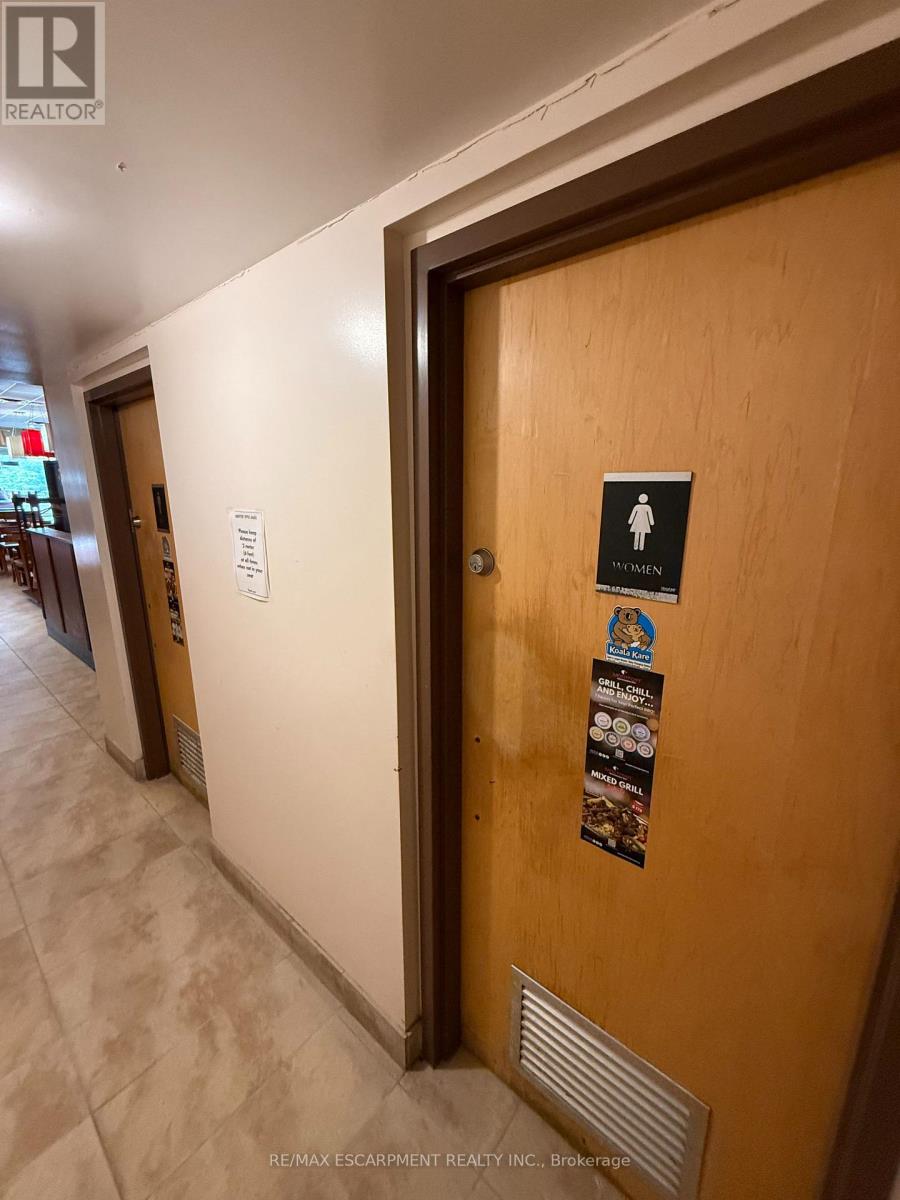 1508 Upper James Street Property Photo 26