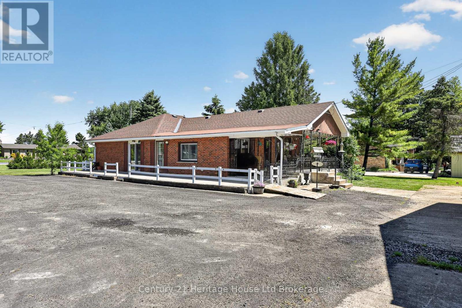 15067 Elginfield Road Property Photo 5