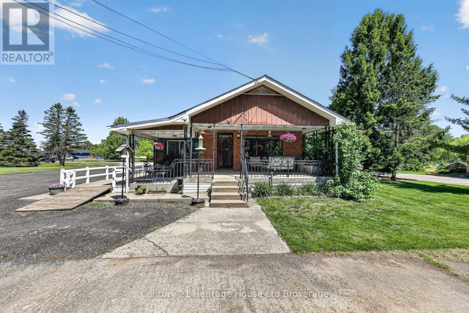 15067 Elginfield Road Property Photo 6