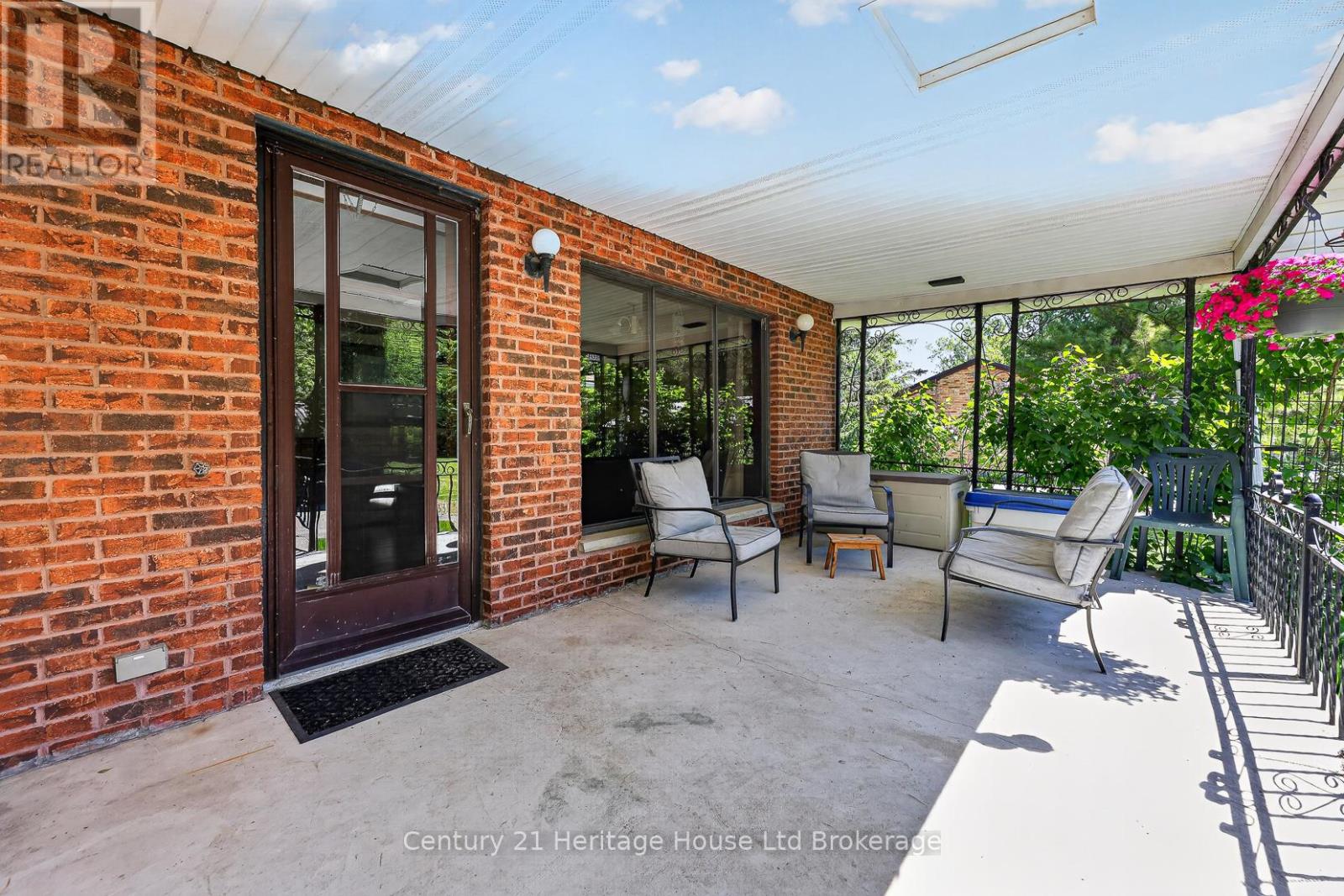 15067 Elginfield Road Property Photo 7