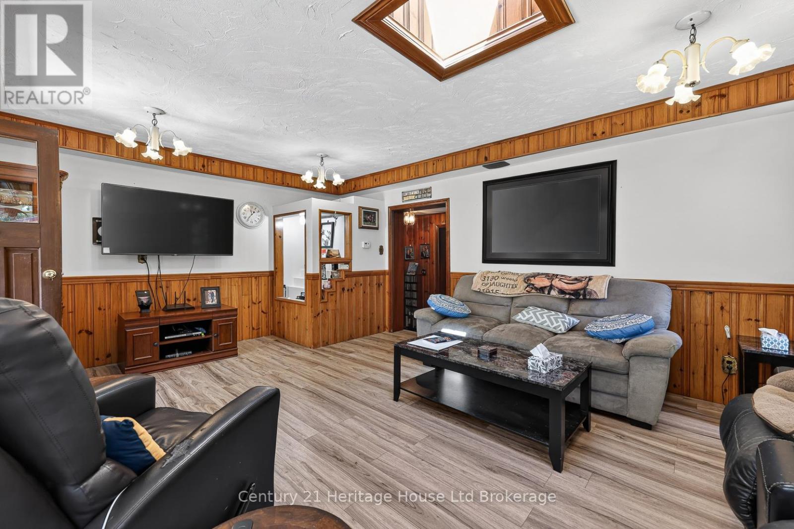15067 Elginfield Road Property Photo 14