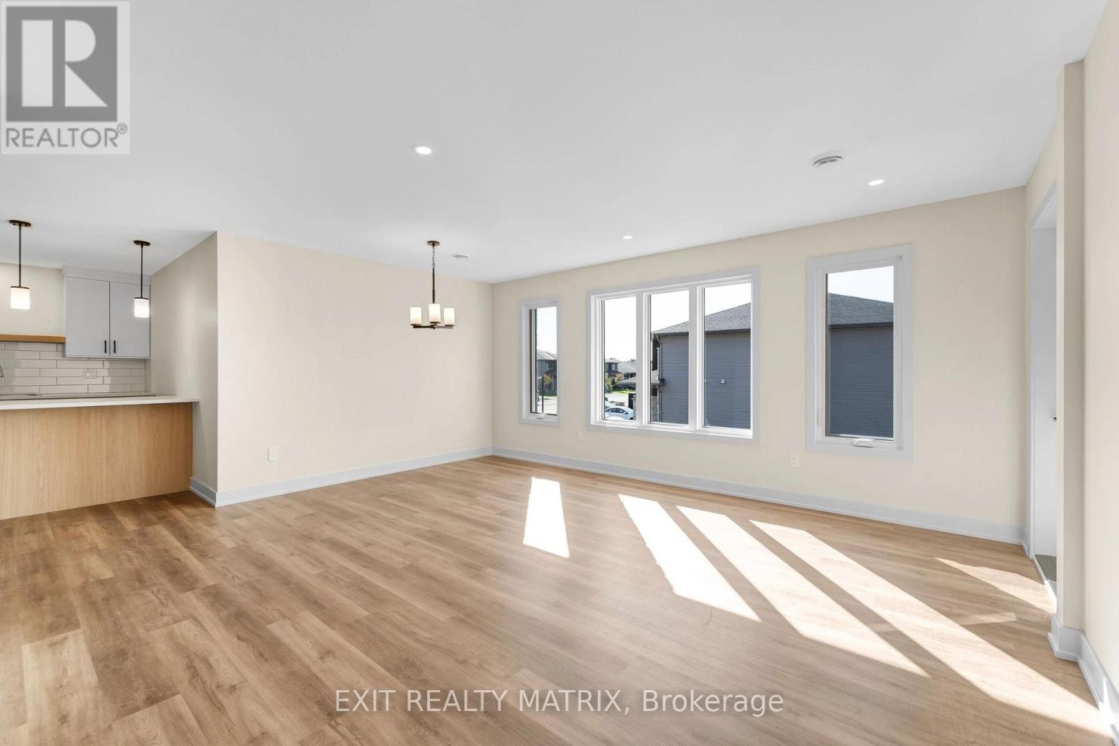 302 - 333 Belfort Street Property Photo 4