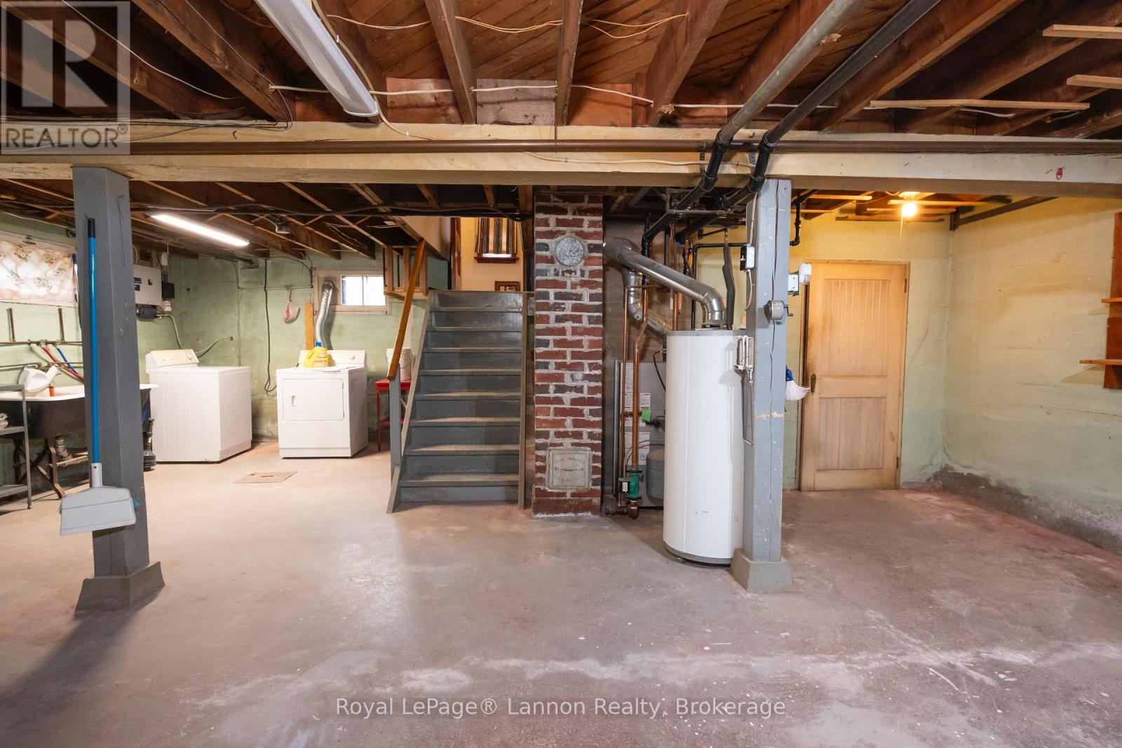 100 Hill Street S Property Photo 27