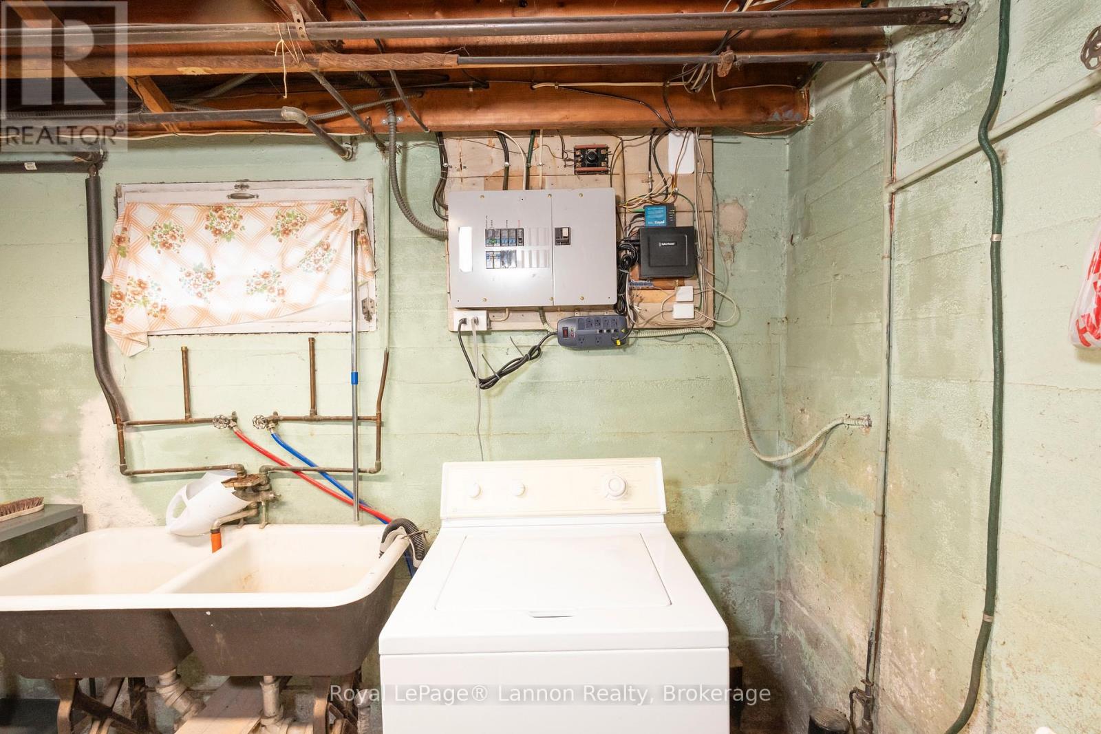 100 Hill Street S Property Photo 31