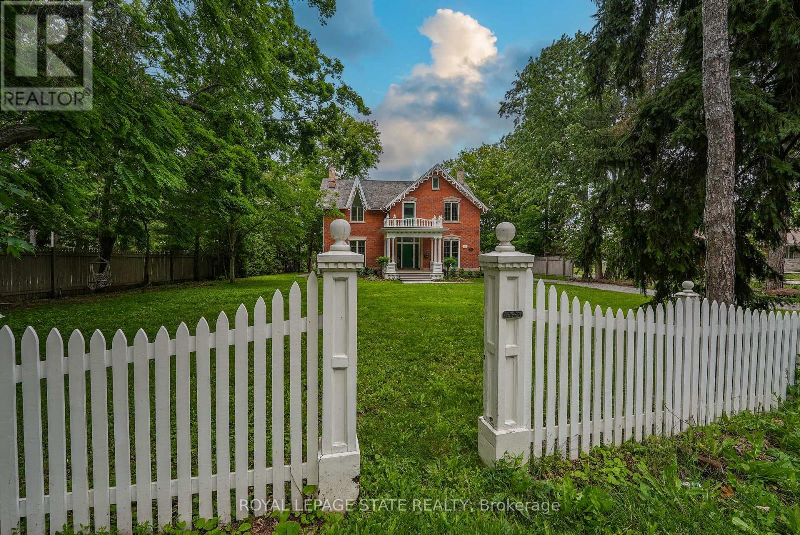 262 Main Street W Property Photo 1