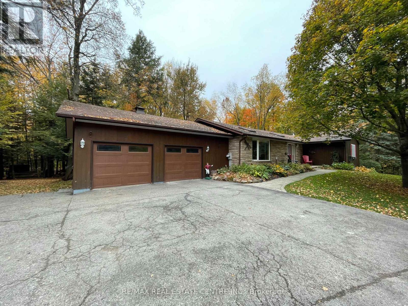 485471 30 Side Road Property Photo 2