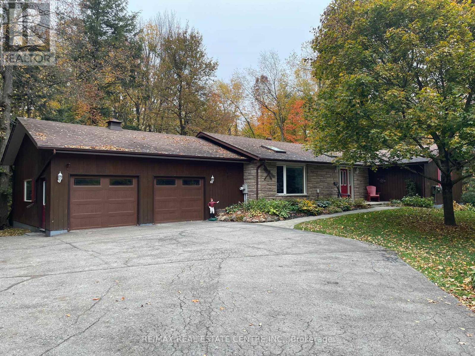 485471 30 Side Road Property Photo 3