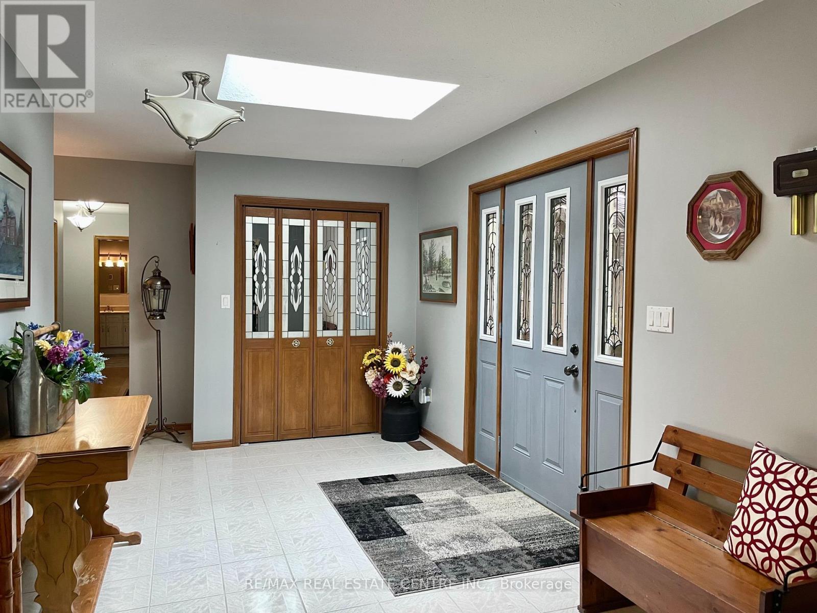 485471 30 Side Road Property Photo 4