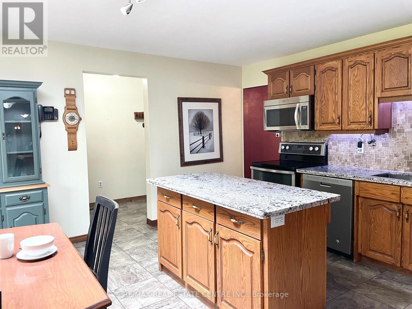 485471 30 Side Road Property Photo 16