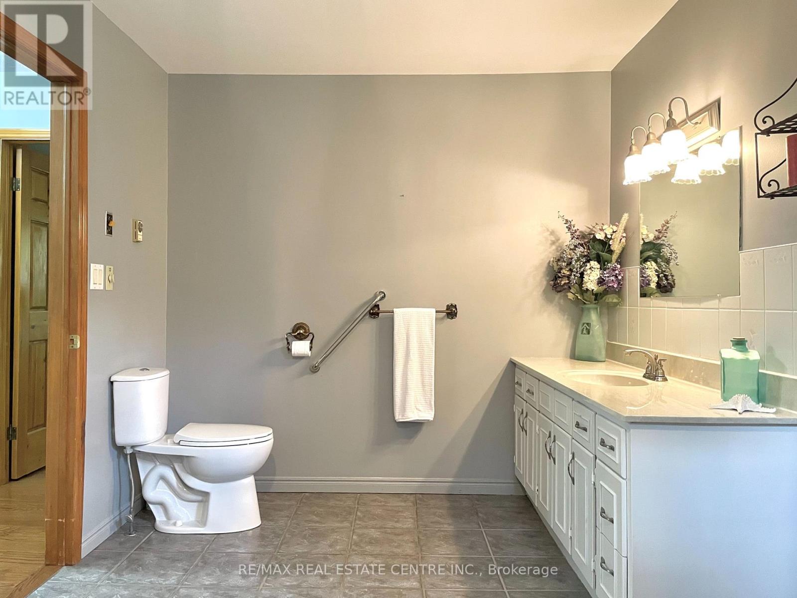 485471 30 Side Road Property Photo 25