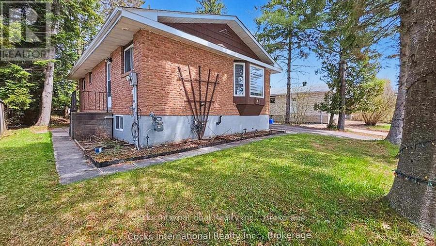 36 Susan Street W Property Photo 1