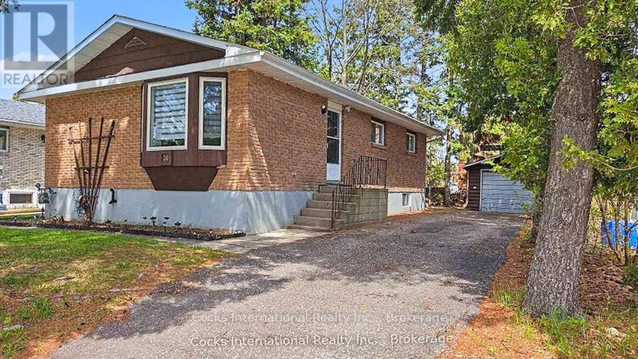 36 Susan Street W Property Photo 2
