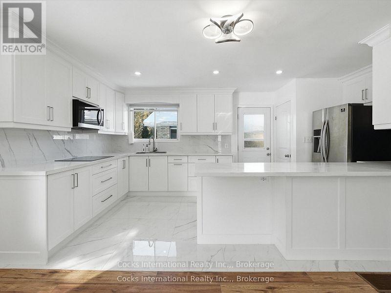36 Susan Street W Property Photo 5
