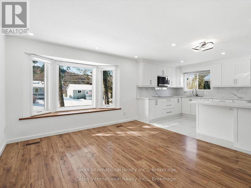 36 Susan Street W Property Photo 6