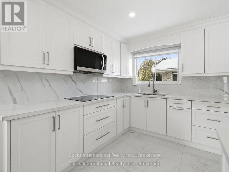 36 Susan Street W Property Photo 7