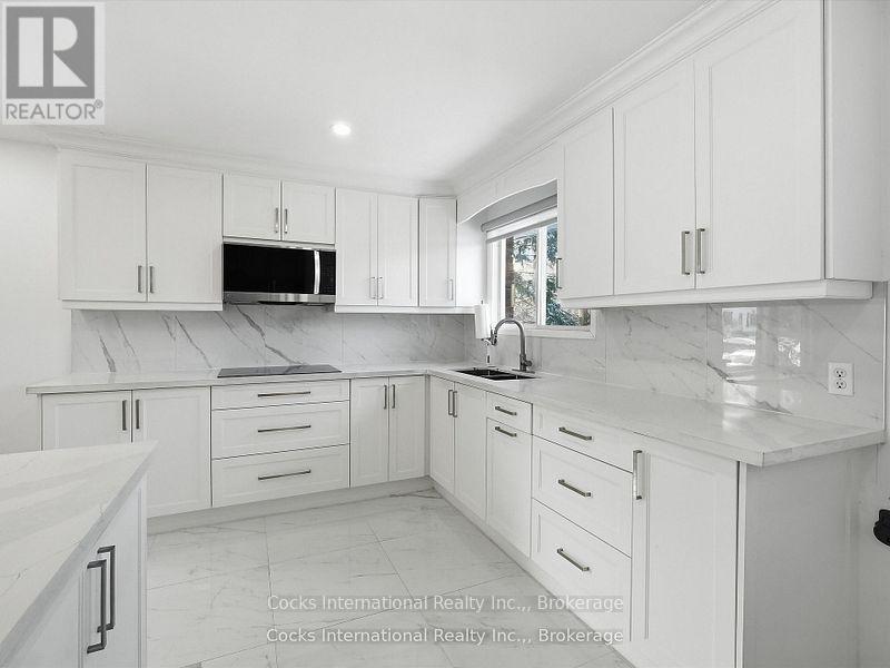 36 Susan Street W Property Photo 12