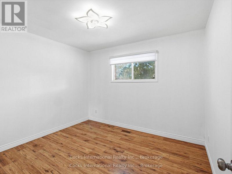 36 Susan Street W Property Photo 14