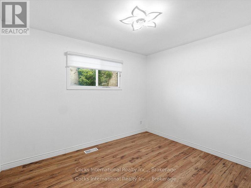 36 Susan Street W Property Photo 22