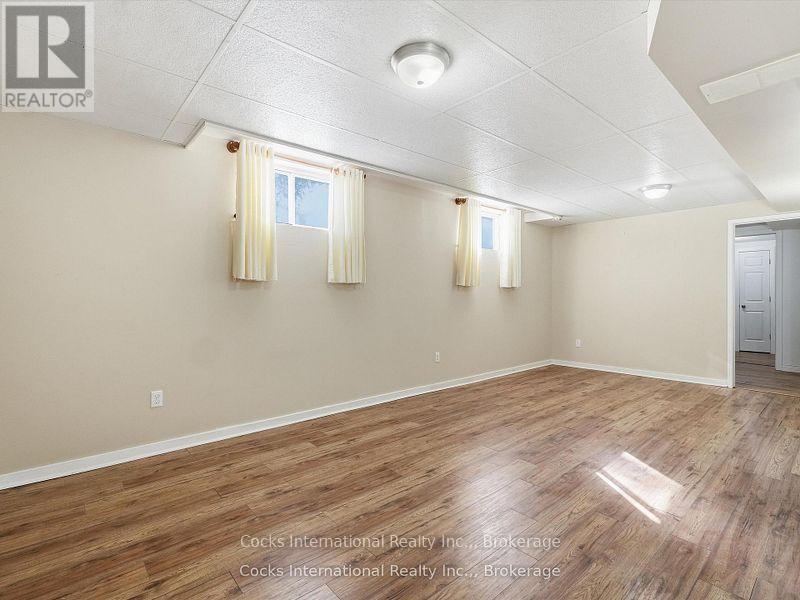 36 Susan Street W Property Photo 27