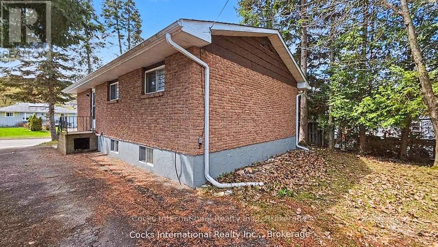 36 Susan Street W Property Photo 36