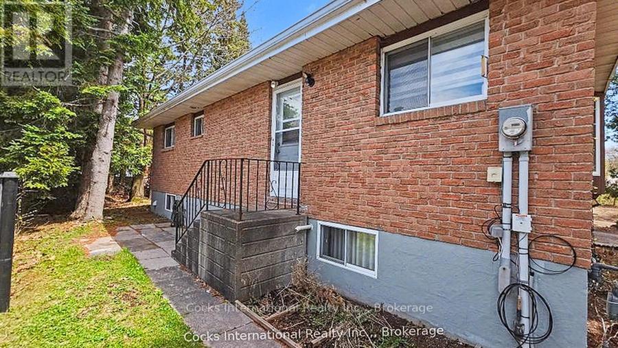 36 Susan Street W Property Photo 38
