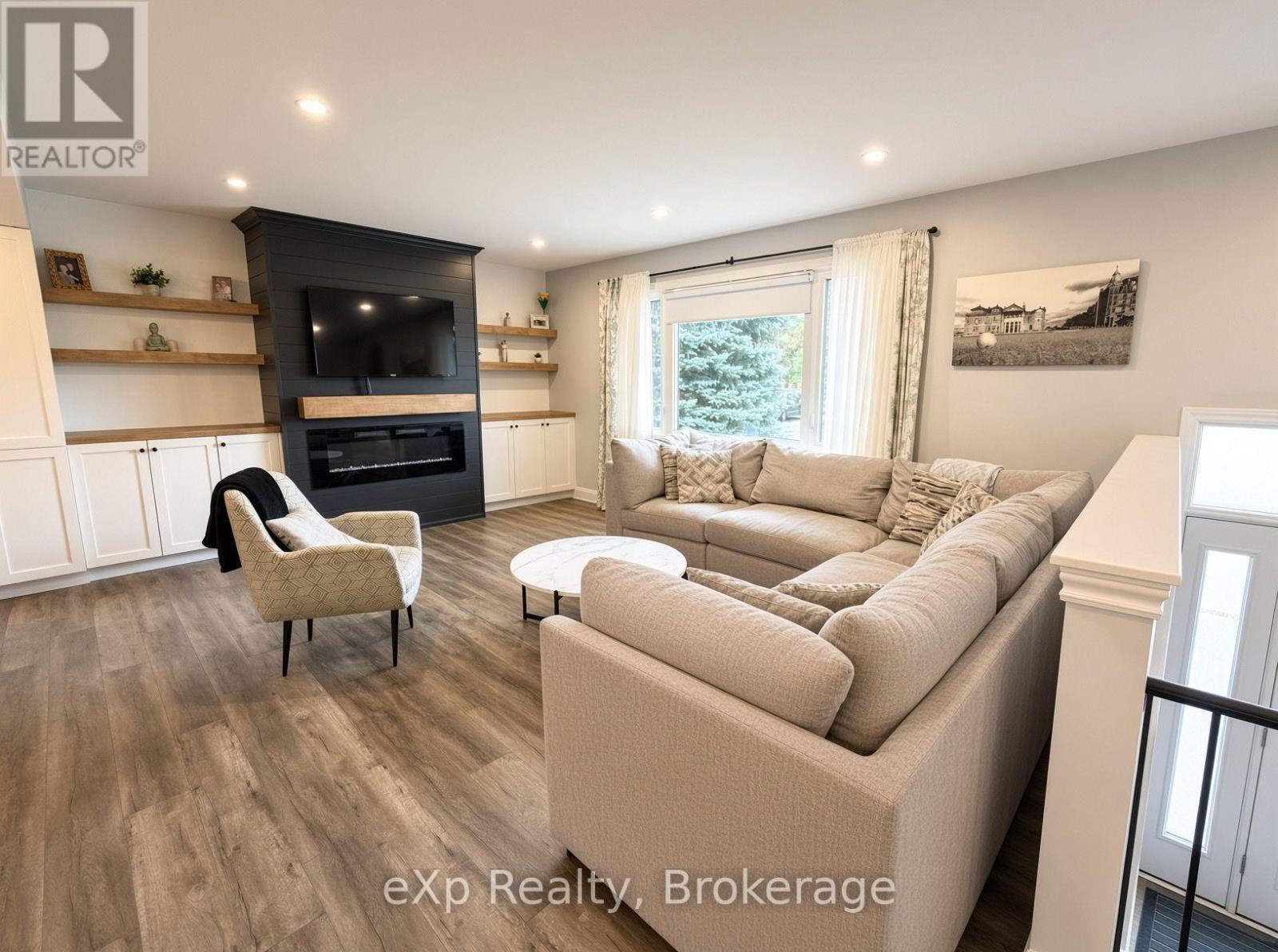271 Thomas Street Property Photo 6