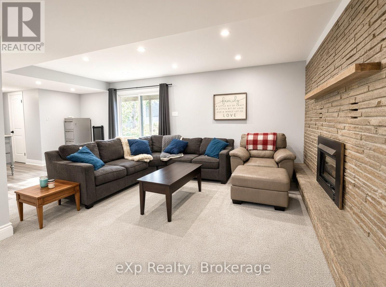 271 Thomas Street Property Photo 20