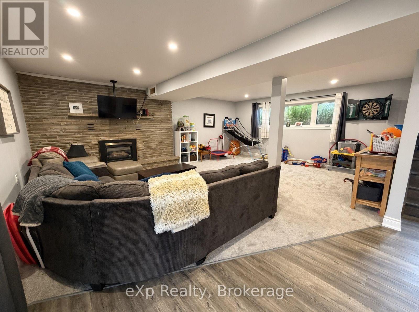 271 Thomas Street Property Photo 21