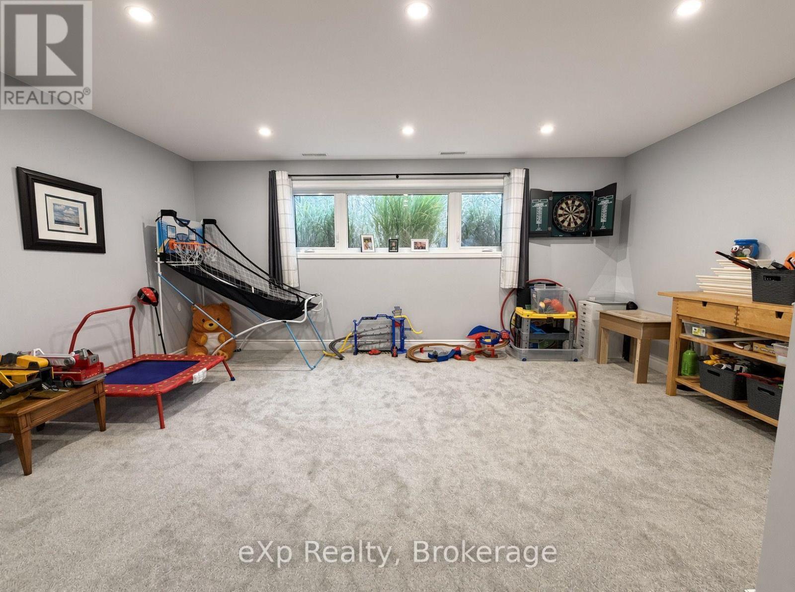 271 Thomas Street Property Photo 22